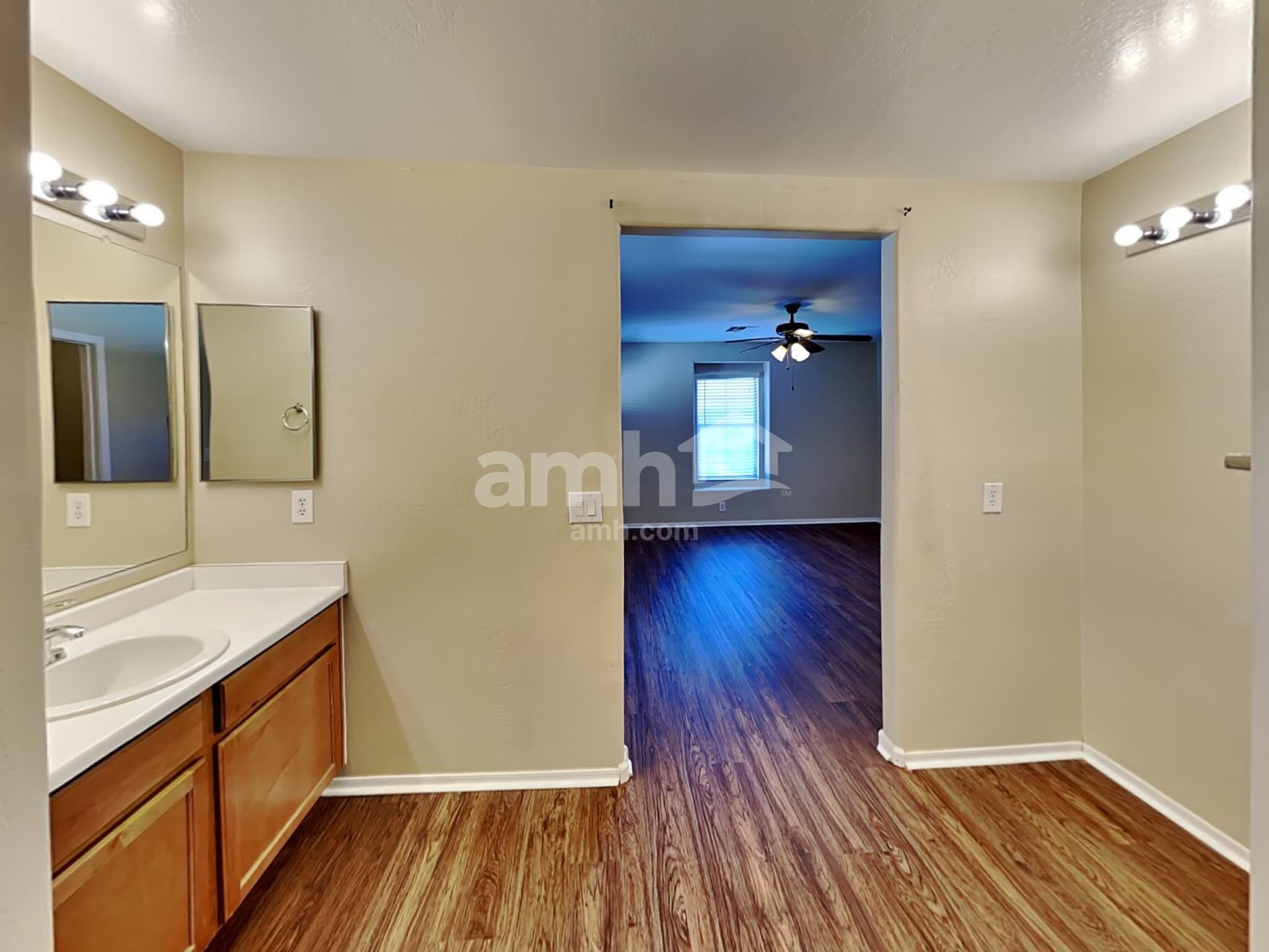 Building Photo - 5330 W Albeniz Pl