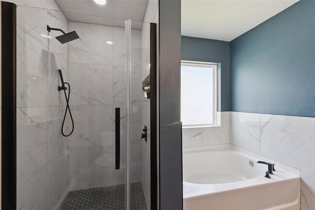 Building Photo - 3028 Lakes Crest Ave