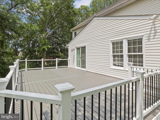 Building Photo - 1518 Summerset Pl