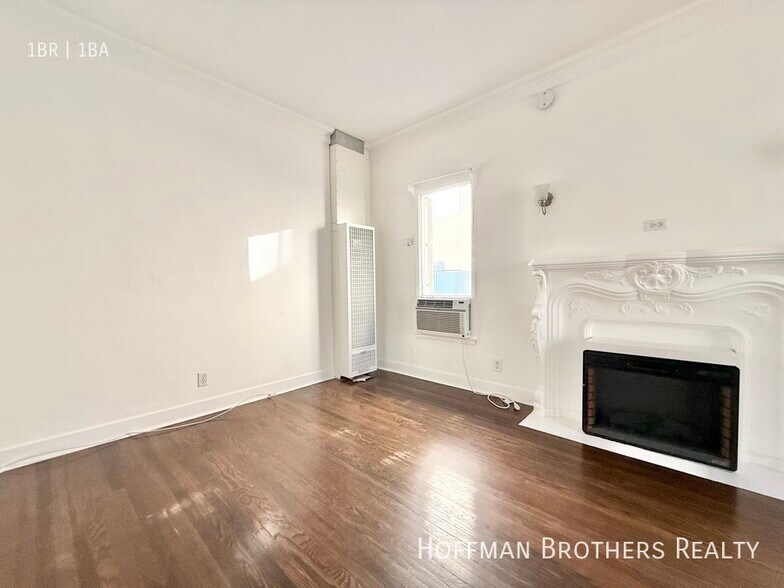 Building Photo - 5447 1/2 Harold Way