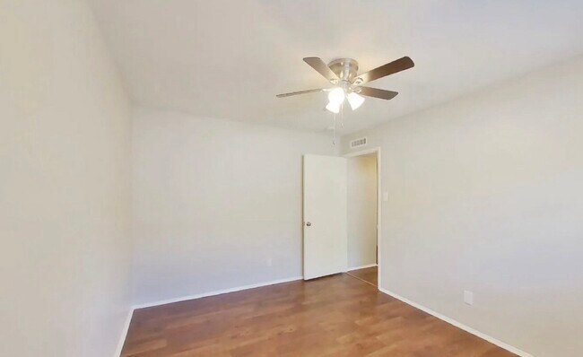 Building Photo - Bright, Spacious, and Ready to Call Home — 3 Bedrooms