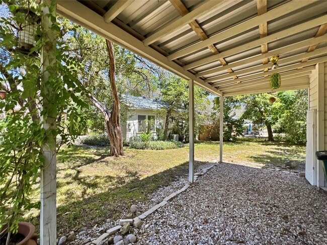 Building Photo - 1407 Drake Ave