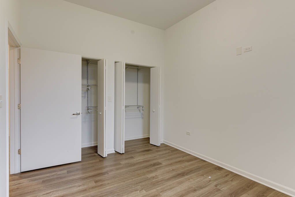 Building Photo - 100 E 14th St