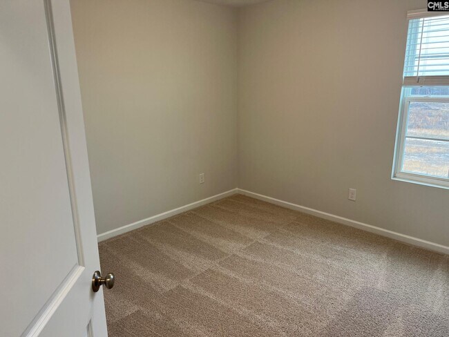 Building Photo - 909 Desert Ln