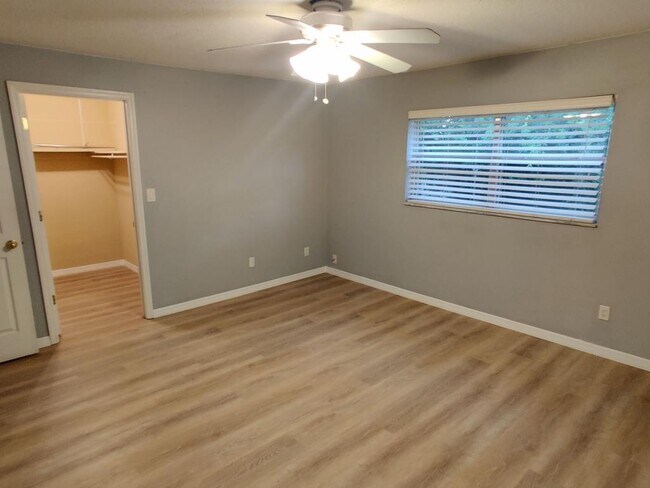 Building Photo - 936 Aragon Ave