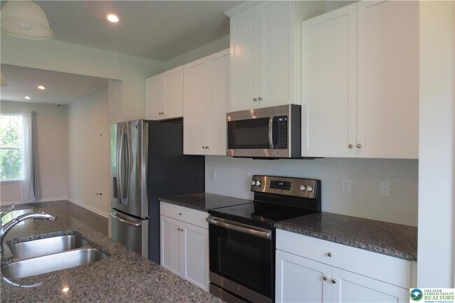 Building Photo - 2407 Cook Dr