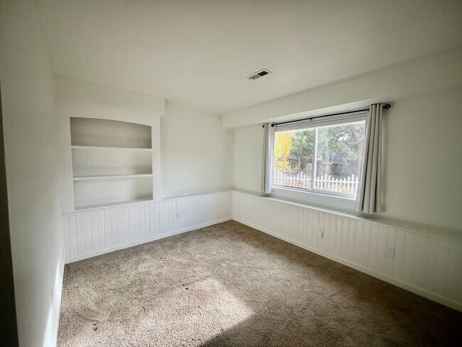 Building Photo - Beautifully Renovated 4-Bedroom Home in Canterberry Crossing