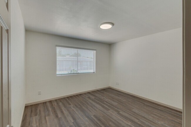 Building Photo - $0 First Month Rent! Remodeled 2 Bed Casita w/ Private Patio, W/D & Pool
