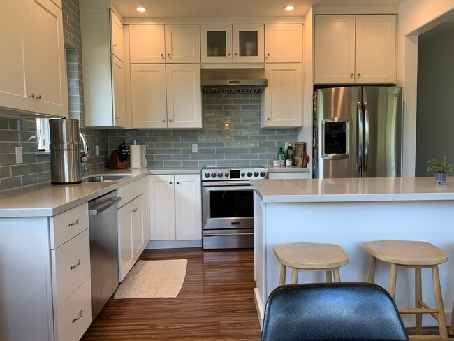 Building Photo - Renovated 3 bed, 2 bath Duplex Home in Waialua