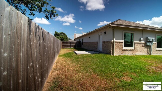 Building Photo - 312 E Magnolia Ave