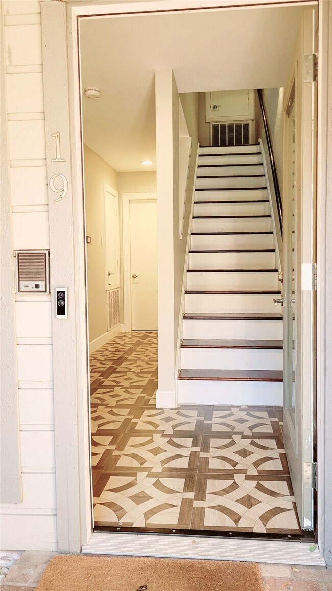 Building Photo - 1114 Augusta Dr