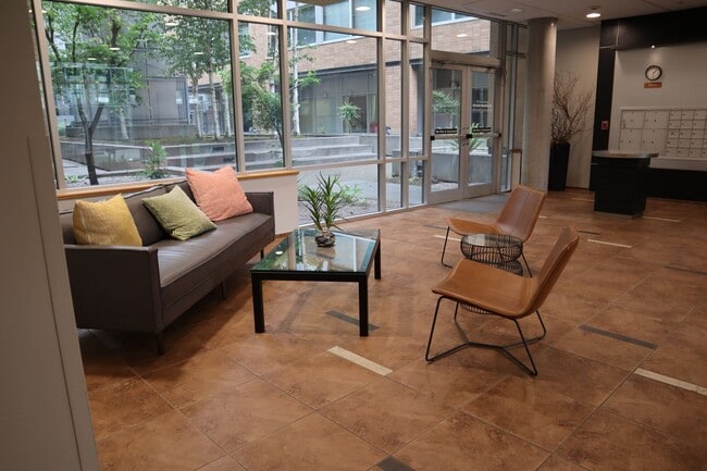 Building Photo - 701 Columbia St