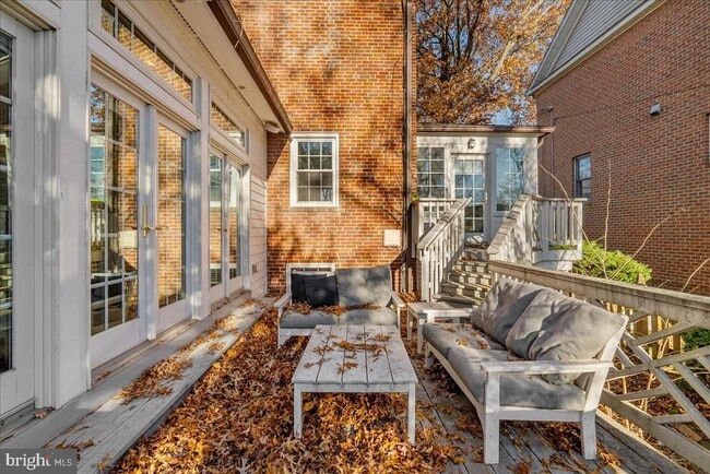 Building Photo - 2412 N Columbus St