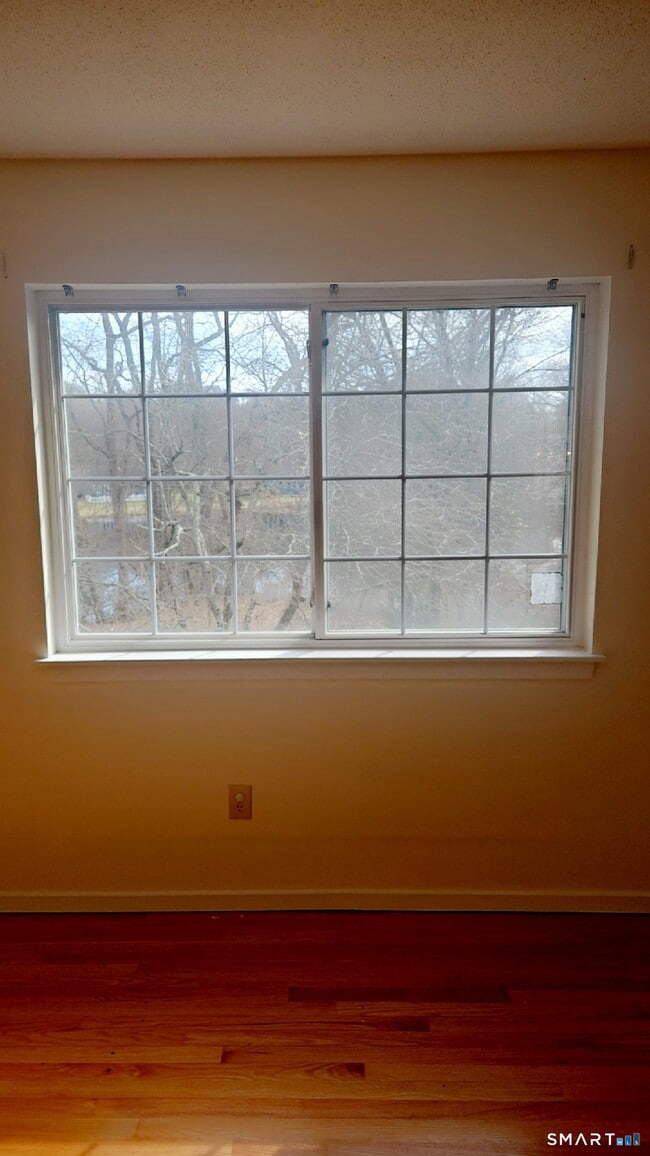 Building Photo - 20 Apple Way