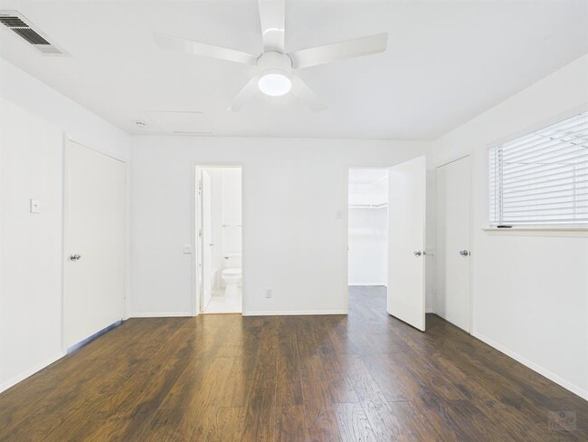 Building Photo - 1305 Hollow Creek Dr