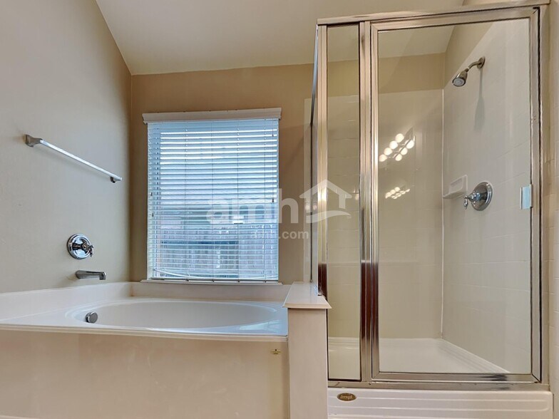Building Photo - 8812 Sun Haven Ln