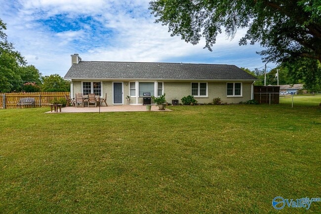 Building Photo - 208 S Oxford Cir