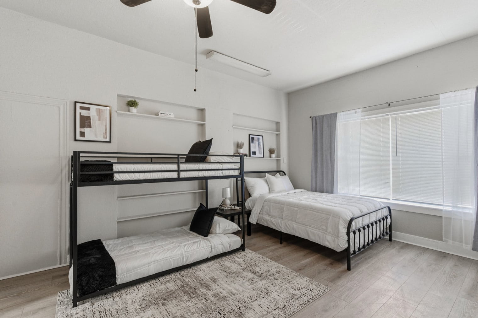 Building Photo - 314 West Cevallos-SI ID1363386P