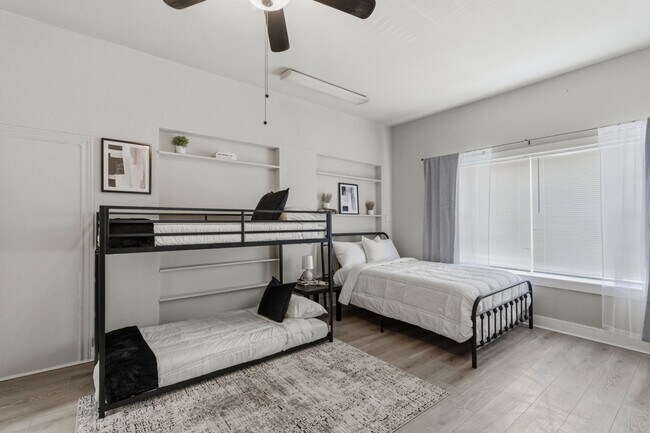 Building Photo - 314 West Cevallos-SI ID1363386P