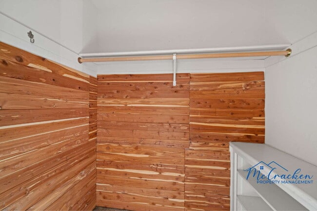 Building Photo - 486 Lori Ln