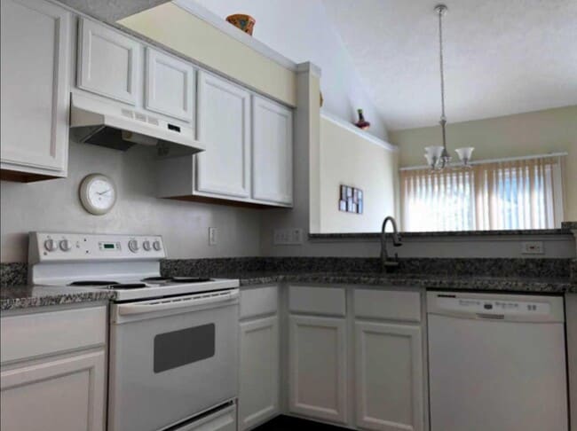 Building Photo - 4175 E Village Dr