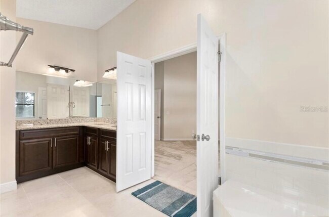 Building Photo - 615 Anhinga Rd