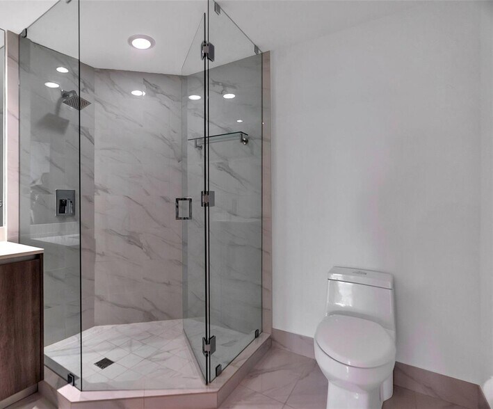 Building Photo - 801 S Miami Ave