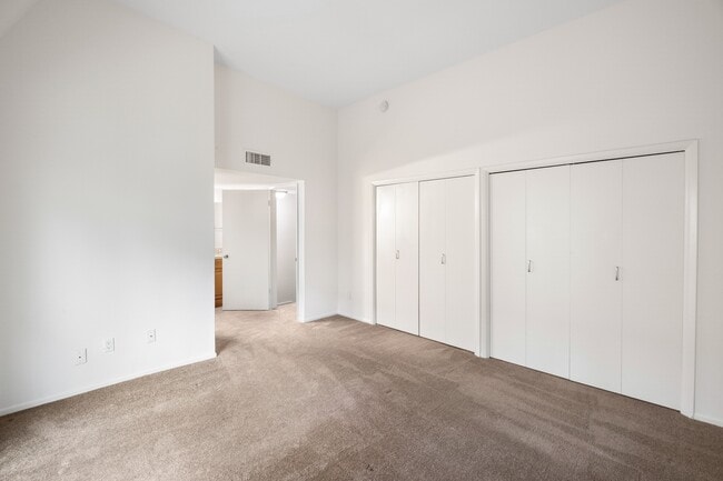 Building Photo - 11260 Overland Ave
