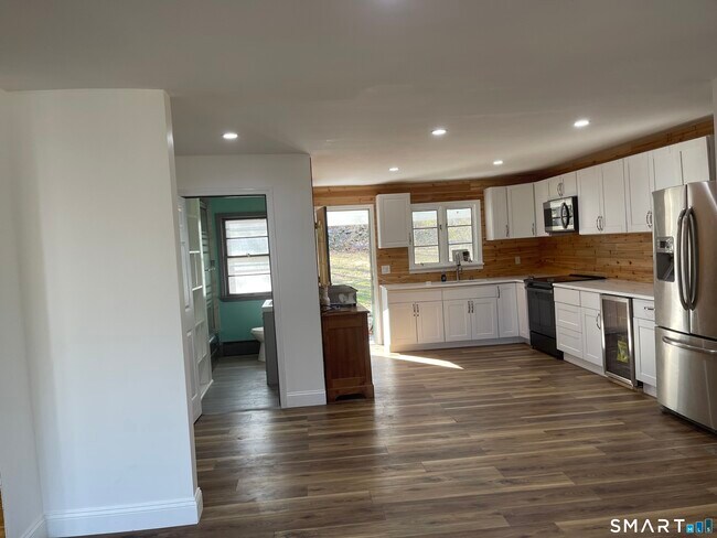 Building Photo - 37 Long Meadow Rd