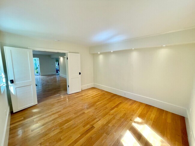 Building Photo - Castro/ Eureka Valley Full Floor Remodeled Victorian Condo in a Garden Setting - PROGRESSIVE