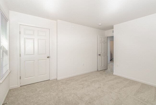 Building Photo - 7864 Oak Brook Dr