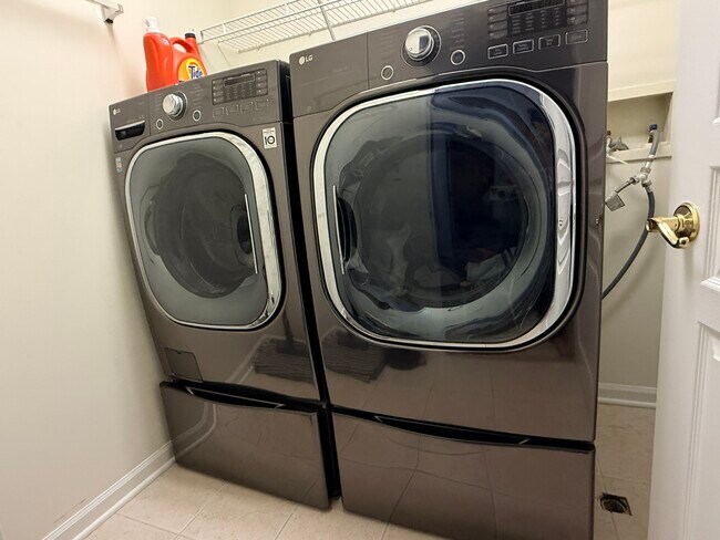 Building Photo - 2938 Peachtree Cir