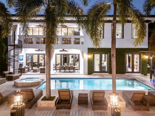 Building Photo - 2430 Castilla Isle