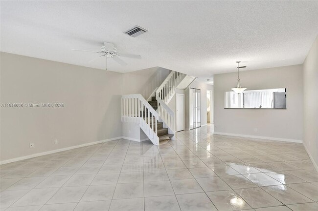 Building Photo - 4615 Carambola Cir S