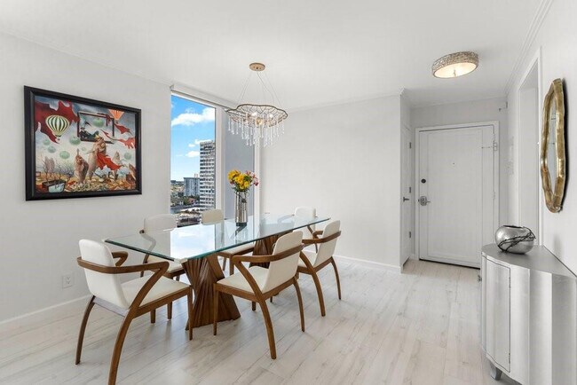 Building Photo - 2030 S Ocean Dr