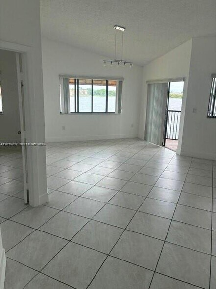 Building Photo - 15545 Miami Lakeway N