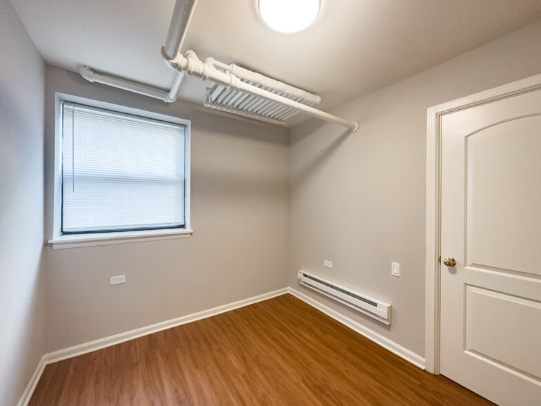 Building Photo - 5748 N Winthrop Ave