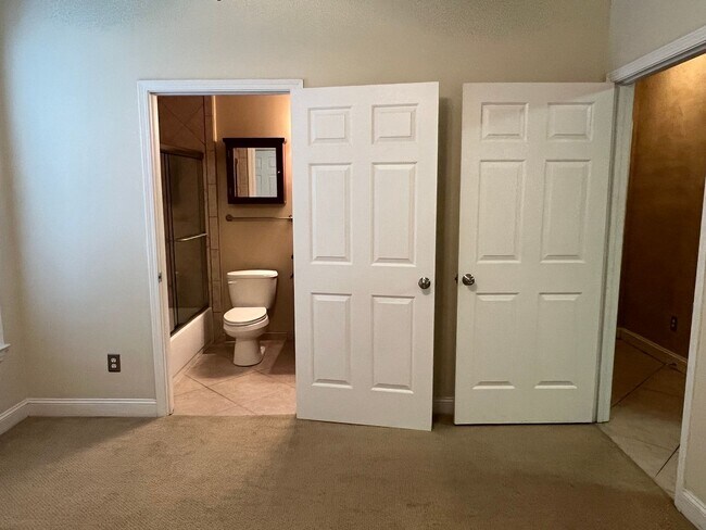 Building Photo - Upgraded First Floor Condo - Estate at Wes...