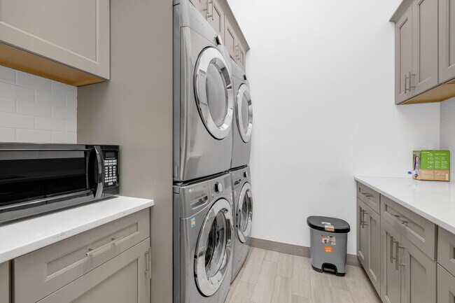 Building Photo - 5181 Lasso Wy