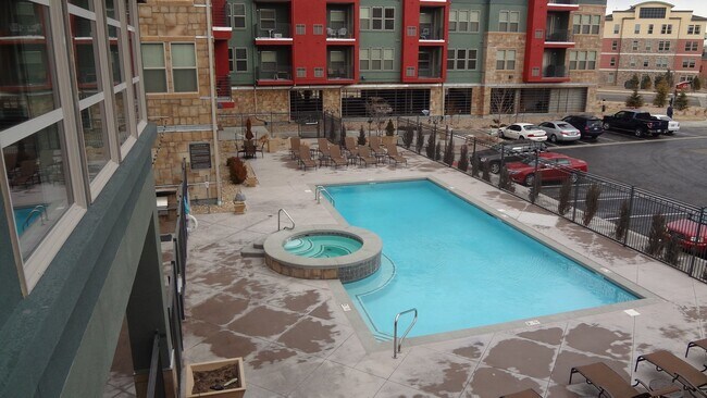 Building Photo - CH-Cortland Flatirons