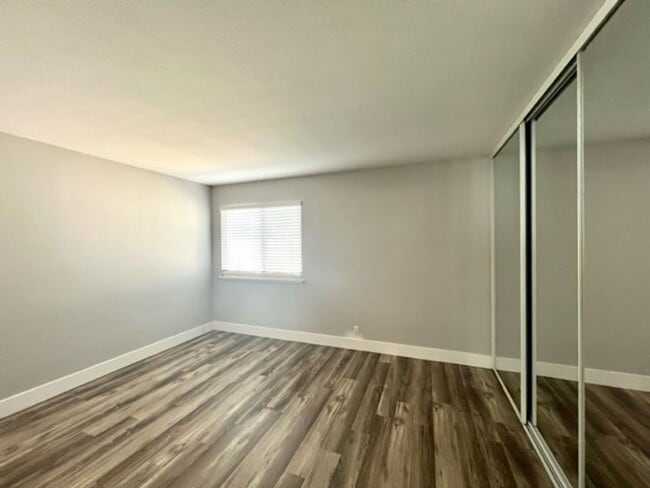 Building Photo - 3 Bedroom Pool Home on Golf Course