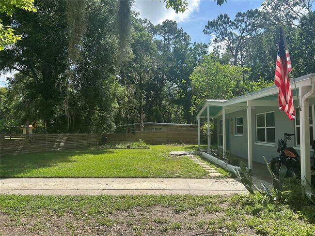 Building Photo - 1215 NE 21 Ave