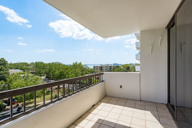 Building Photo - Harbor Oaks Place