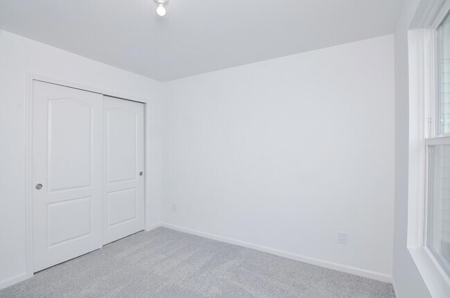 Building Photo - 5559 E Spaniel Dr
