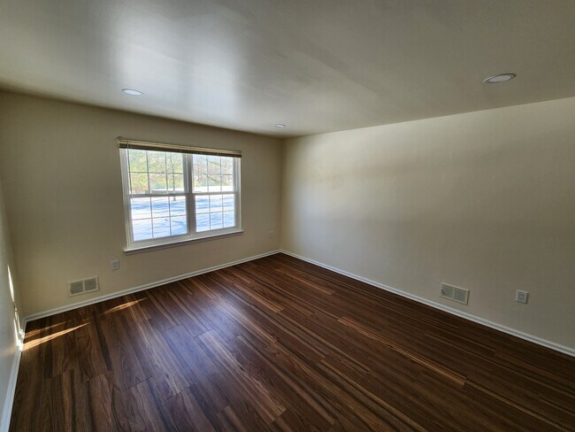 Building Photo - 33 Cypress Ct