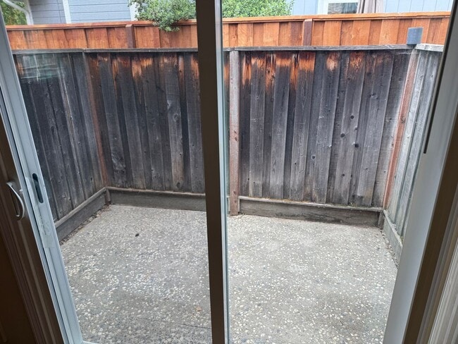 Building Photo - PARKLIKE SETTING ...CLEAN, AND FRESH, NEW REFRIGERATOR, NEW CLOSET DOORS...2 BEDROOMS/1 BATH IN G...