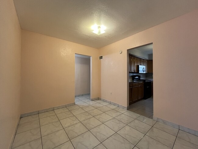 Building Photo - 2521 Kingsland Ave