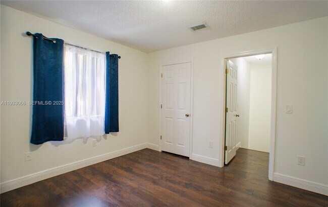 Building Photo - 67 NE 12th Ave