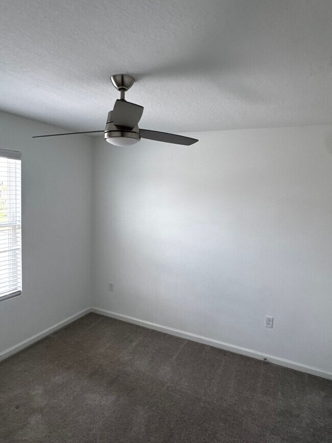 Building Photo - Spacios 4 Bedroom Home for Rent in Orlando - Available NOW!