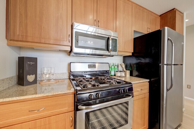 Building Photo - 5855 Horton St